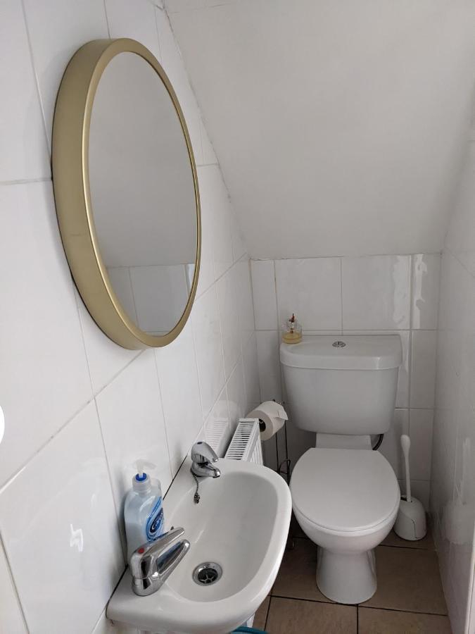 Apartamento Quiet Comfortable Patcham Studio Free Parking Hallway Shared With Host Brighton Exterior foto