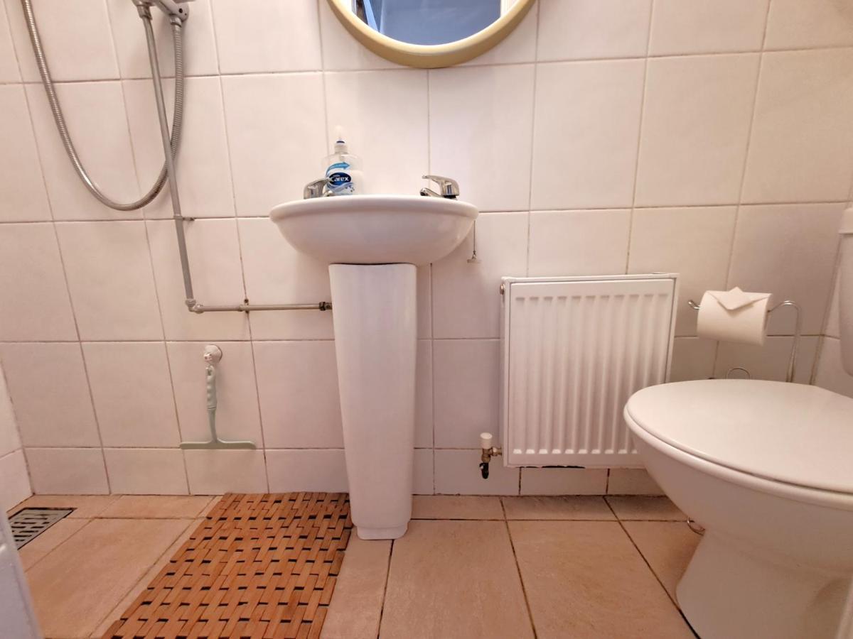 Apartamento Quiet Comfortable Patcham Studio Free Parking Hallway Shared With Host Brighton Exterior foto