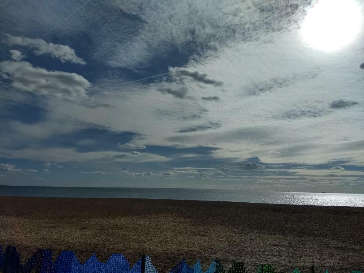 Apartamento Quiet Comfortable Patcham Studio Free Parking Hallway Shared With Host Brighton Exterior foto